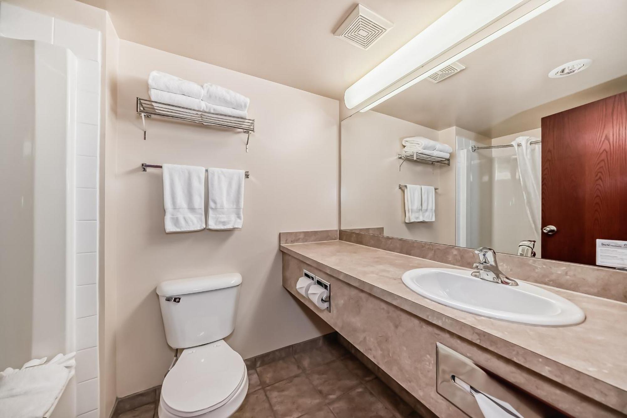 Grande Cache Inn & Suites Εξωτερικό φωτογραφία