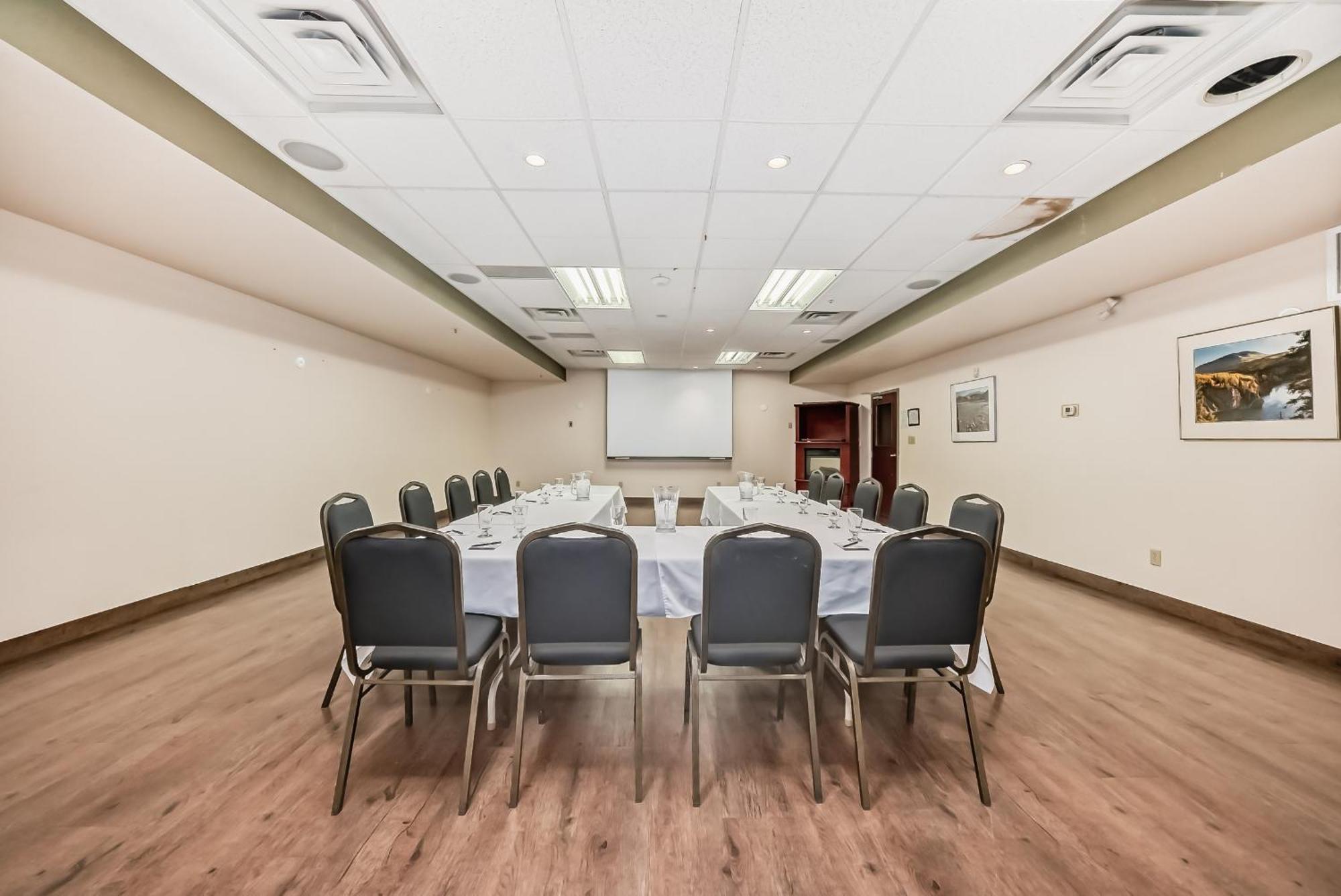 Grande Cache Inn & Suites Εξωτερικό φωτογραφία