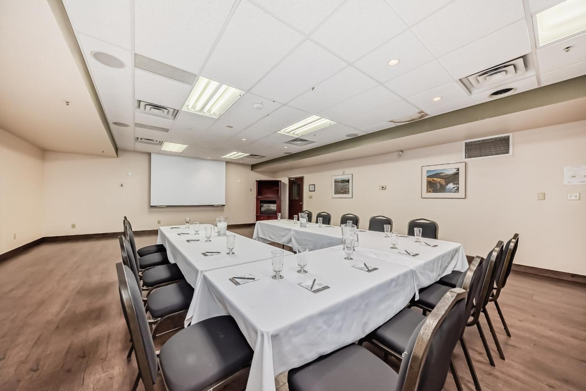 Grande Cache Inn & Suites Εξωτερικό φωτογραφία