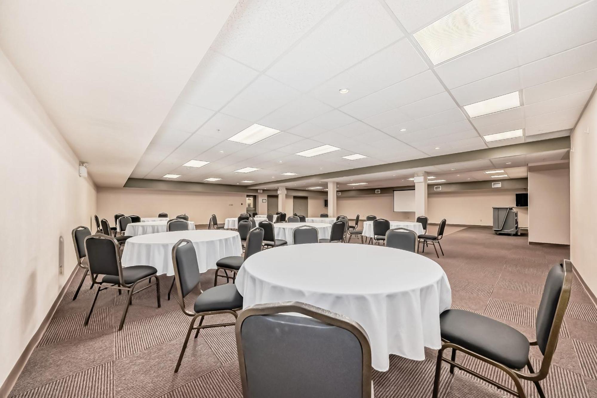 Grande Cache Inn & Suites Εξωτερικό φωτογραφία