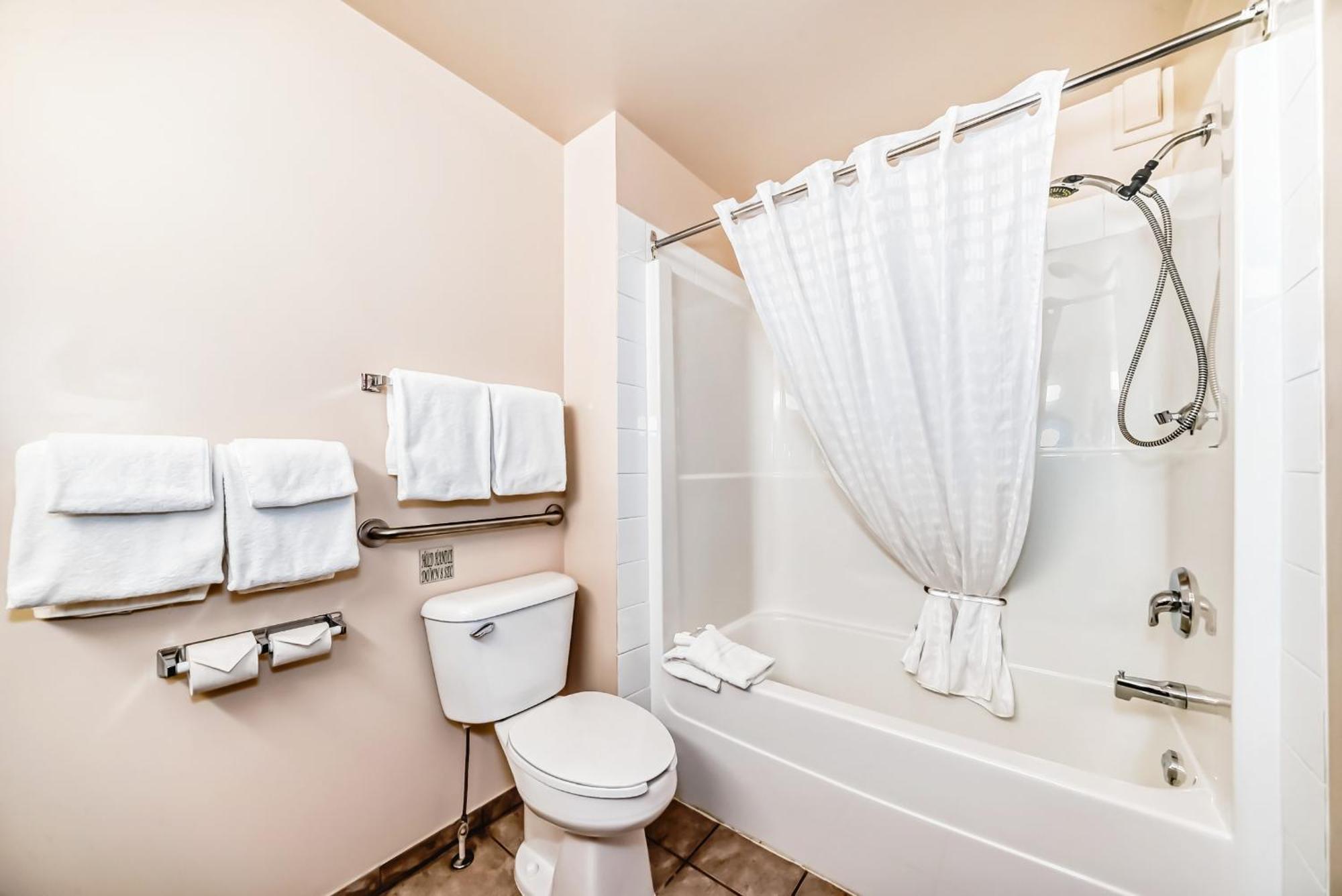 Grande Cache Inn & Suites Εξωτερικό φωτογραφία
