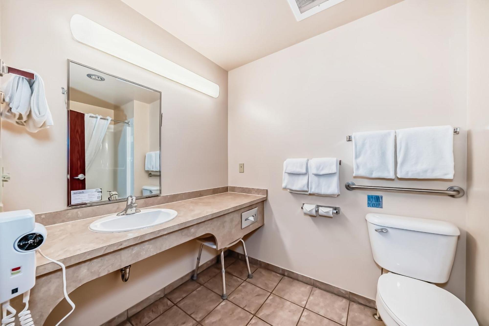 Grande Cache Inn & Suites Εξωτερικό φωτογραφία