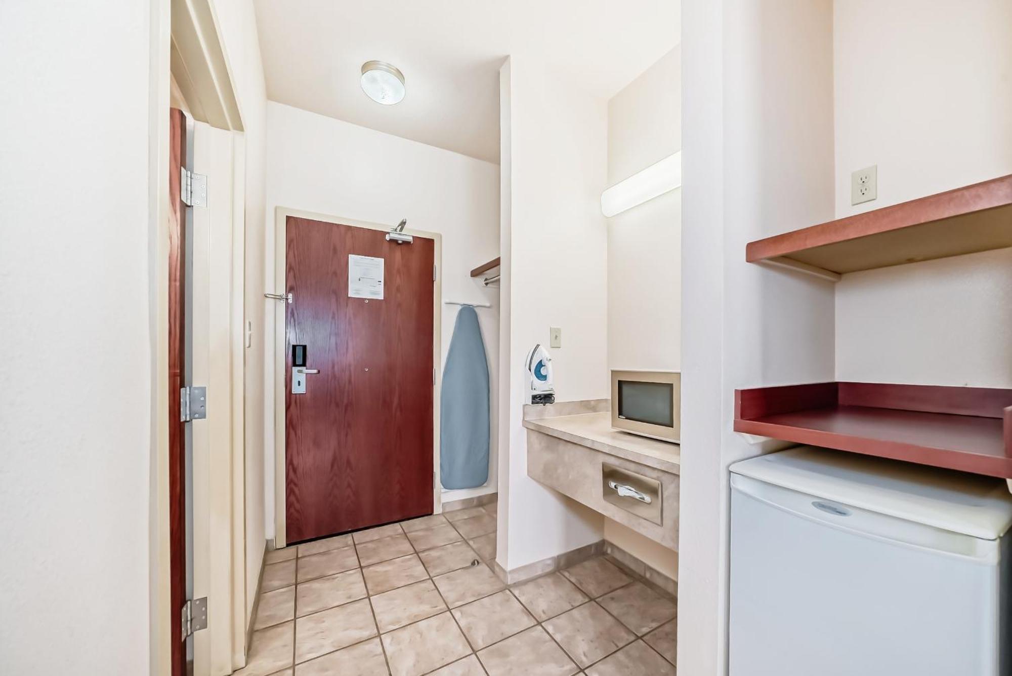 Grande Cache Inn & Suites Εξωτερικό φωτογραφία