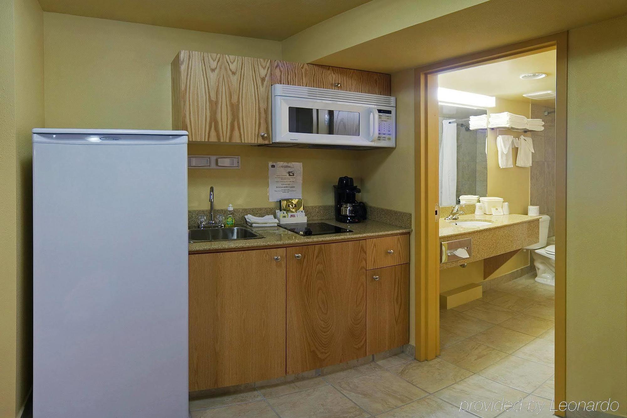 Grande Cache Inn & Suites Δωμάτιο φωτογραφία