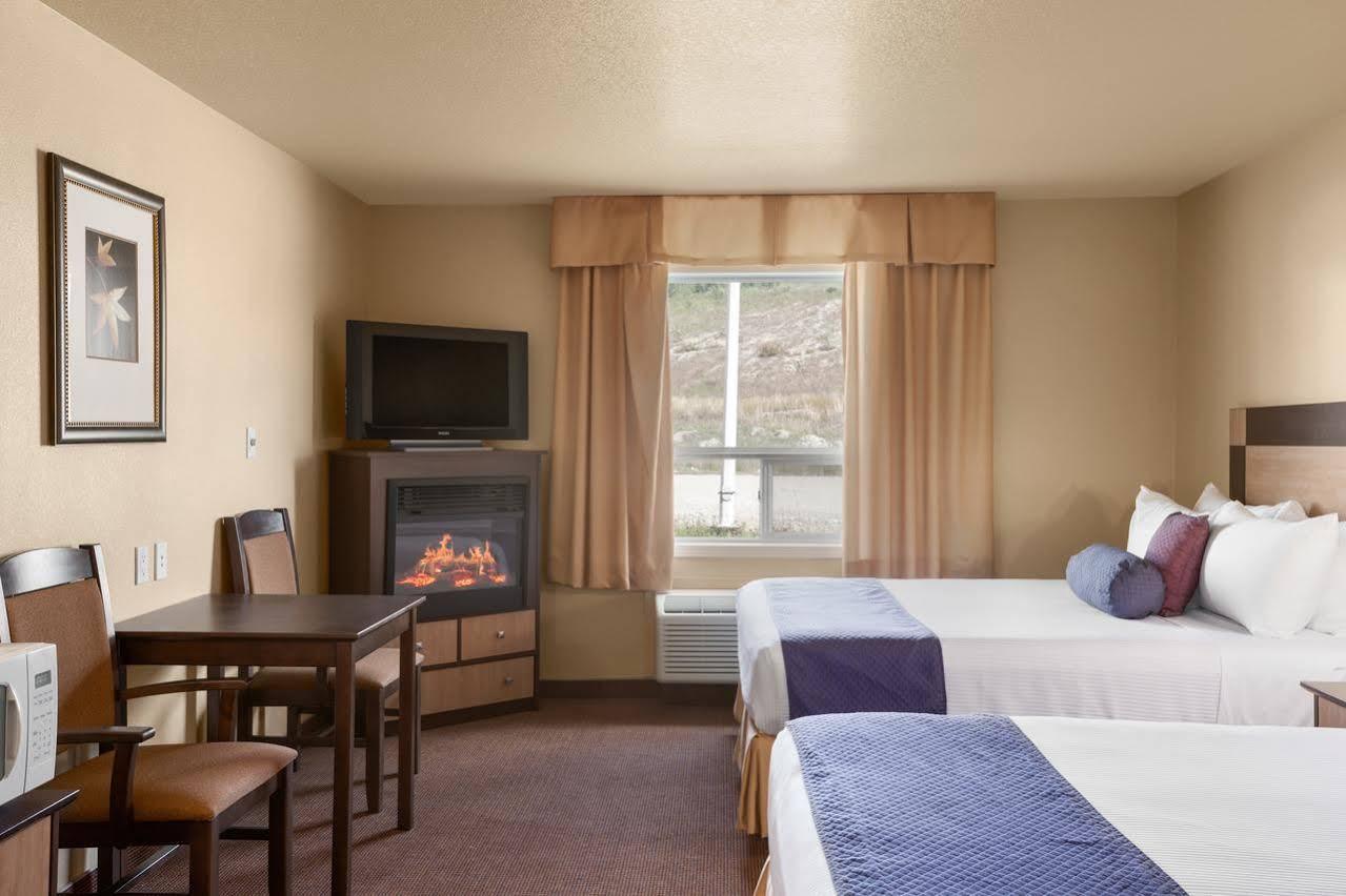 Grande Cache Inn & Suites Εξωτερικό φωτογραφία